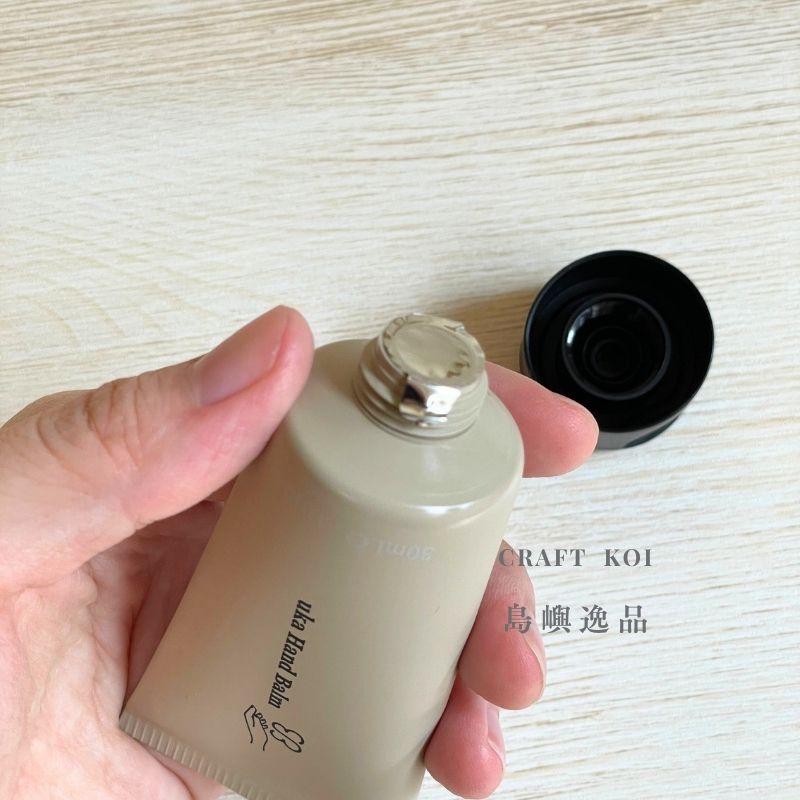 uka 護手膏(balm),打開瓶蓋時有封膜包覆住