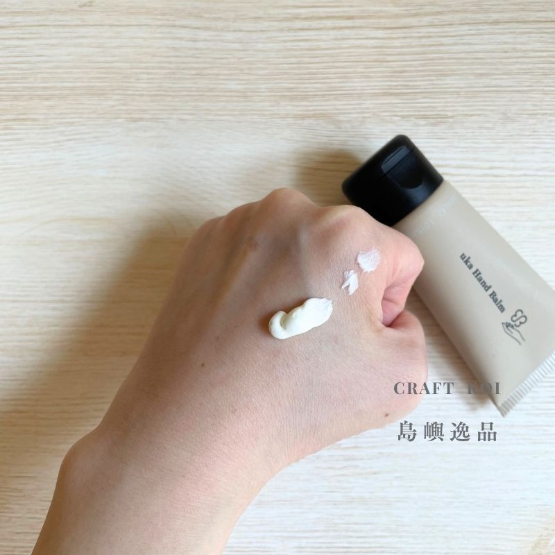 uka 護手膏(balm),擠出在手上的質地狀態