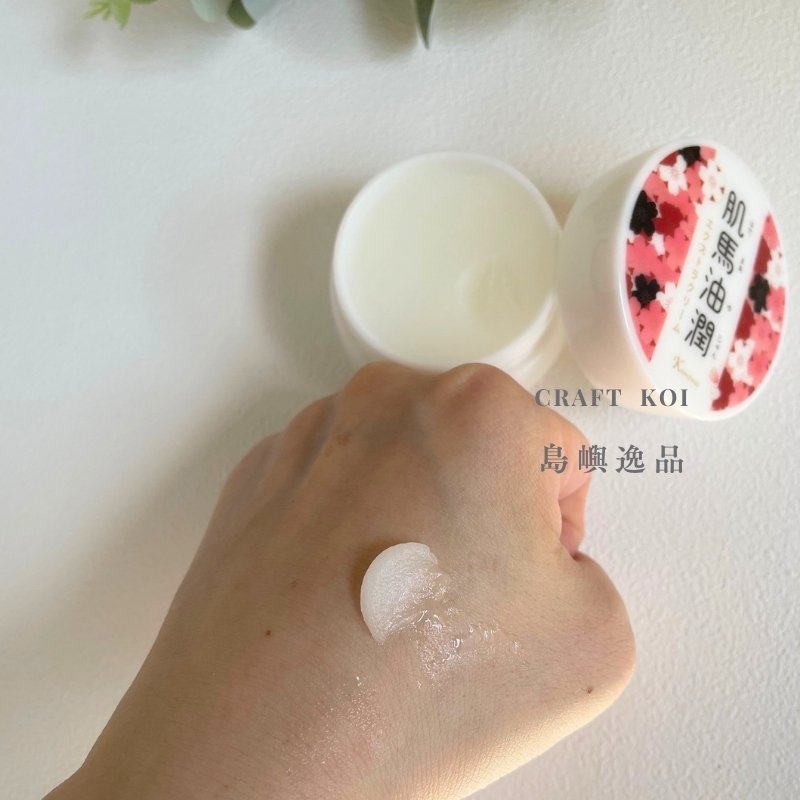 肌美和 肌馬油潤 (馬油護手霜),塗抹在手上的質地狀態